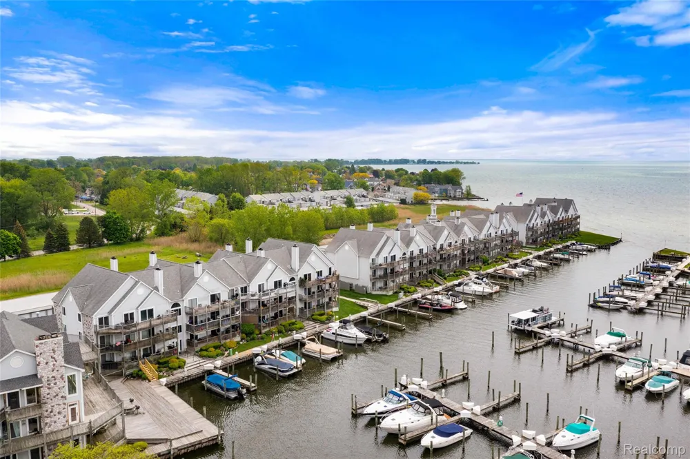 37510 Jefferson Avenue #303 Harrison Charter Township, MI 48045