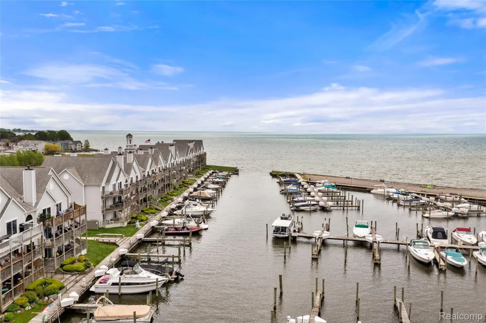 37510 Jefferson Avenue #303 Harrison Charter Township, MI 48045