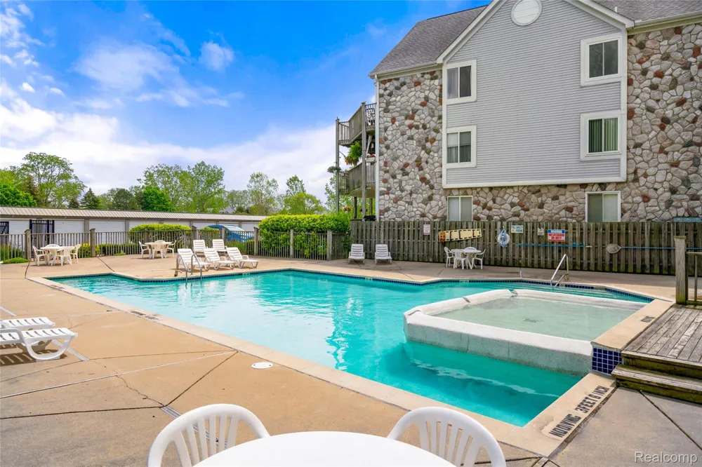 37510 Jefferson Avenue #303 Harrison Charter Township, MI 48045