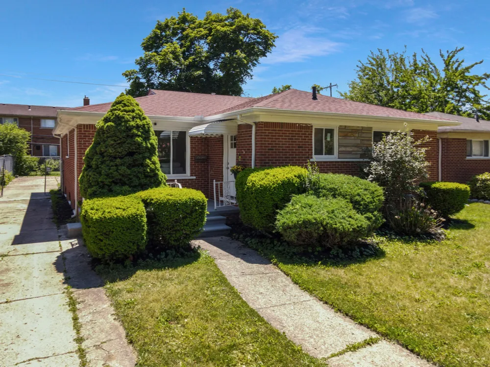 15241 Pearson Street Oak Park City, MI 48237