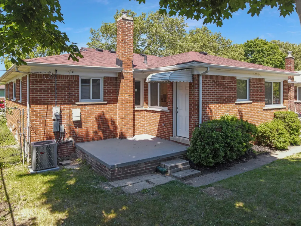 15241 Pearson Street Oak Park City, MI 48237
