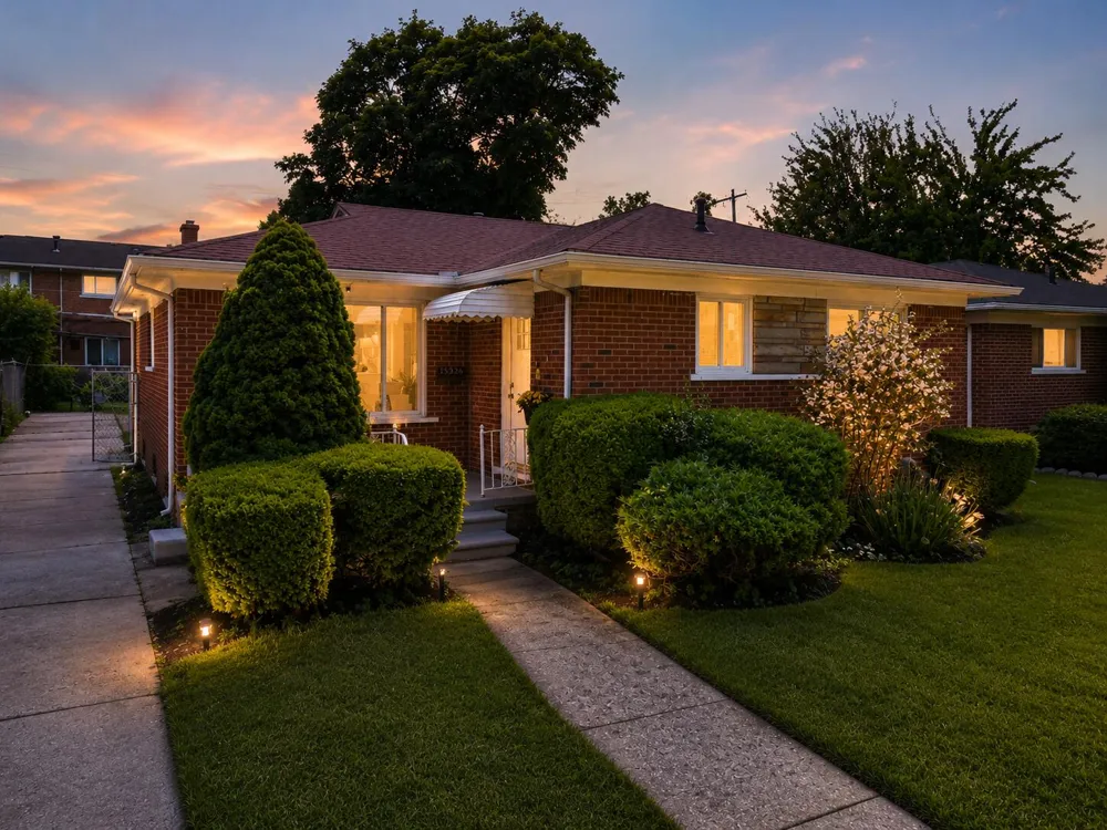 15241 Pearson Street Oak Park City, MI 48237