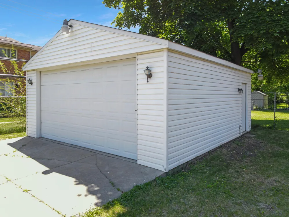 15241 Pearson Street Oak Park City, MI 48237