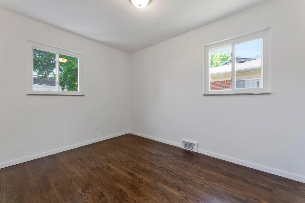 15241 Pearson Street Oak Park City, MI 48237
