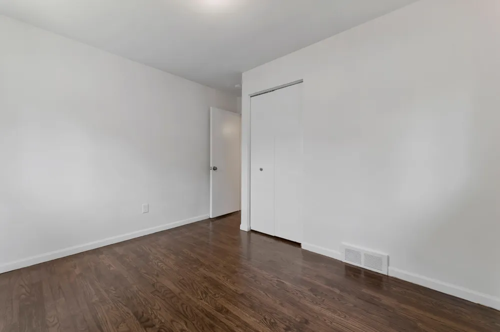 15241 Pearson Street Oak Park City, MI 48237