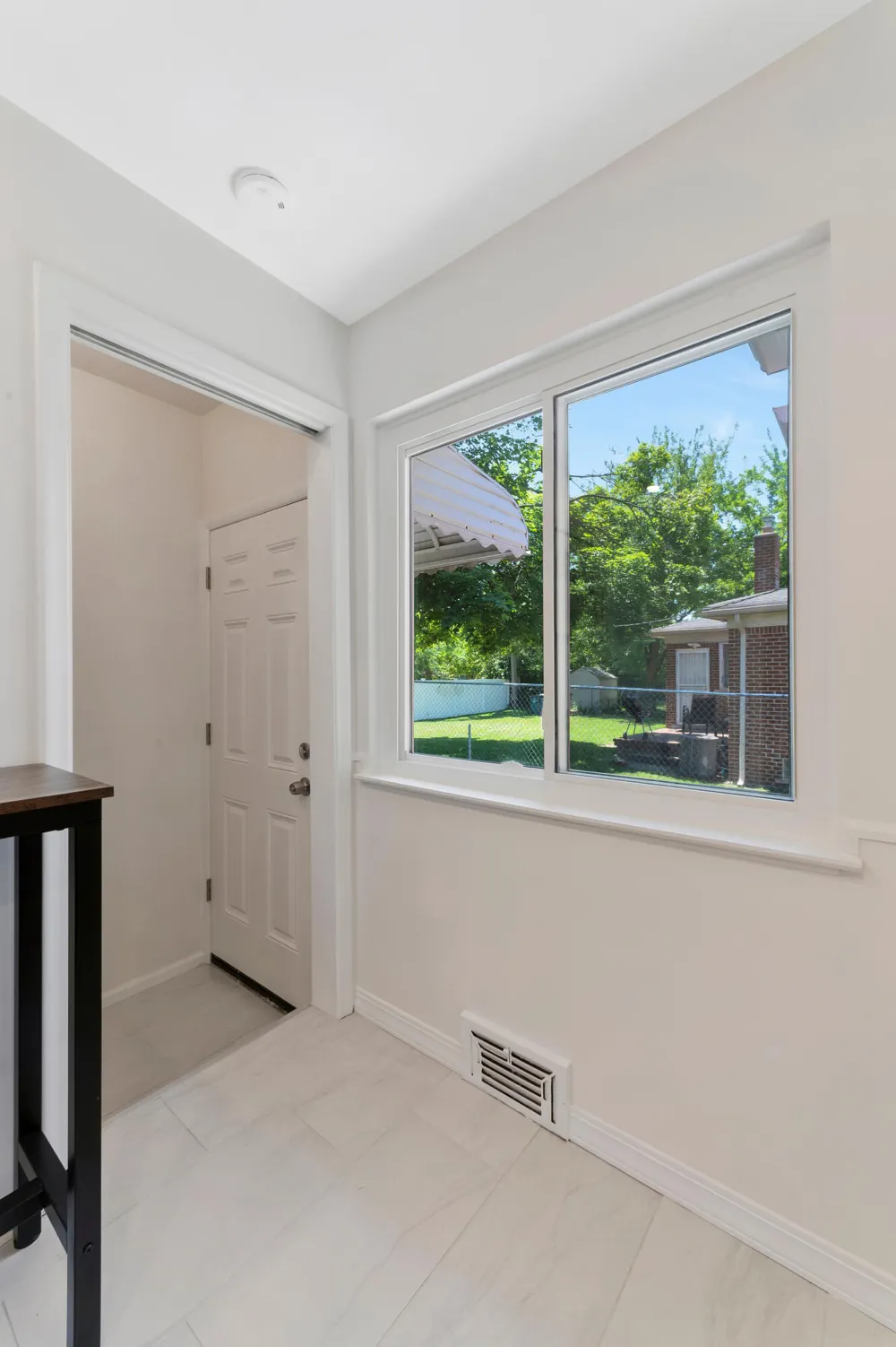 15241 Pearson Street Oak Park City, MI 48237