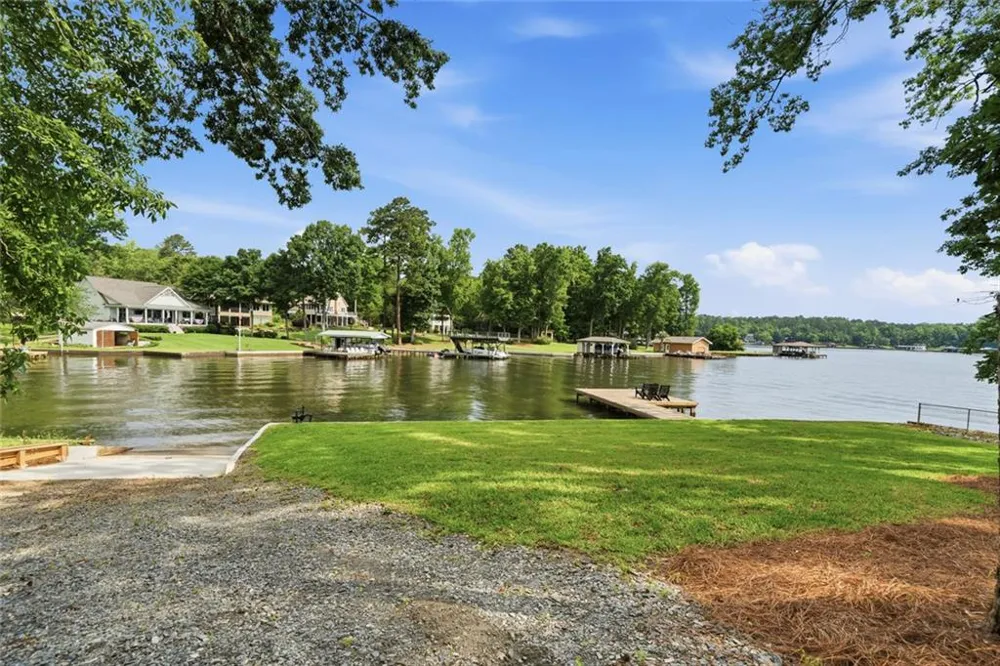 233 Lakeshore Drive Eatonton, GA 31024