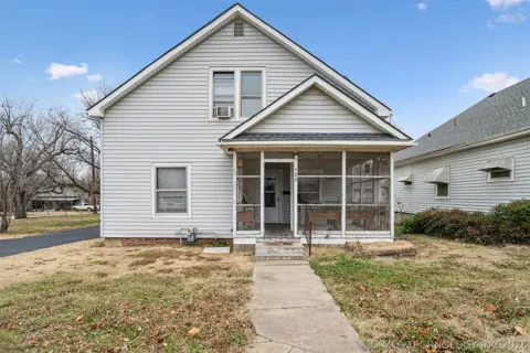 422 W Davis Drive