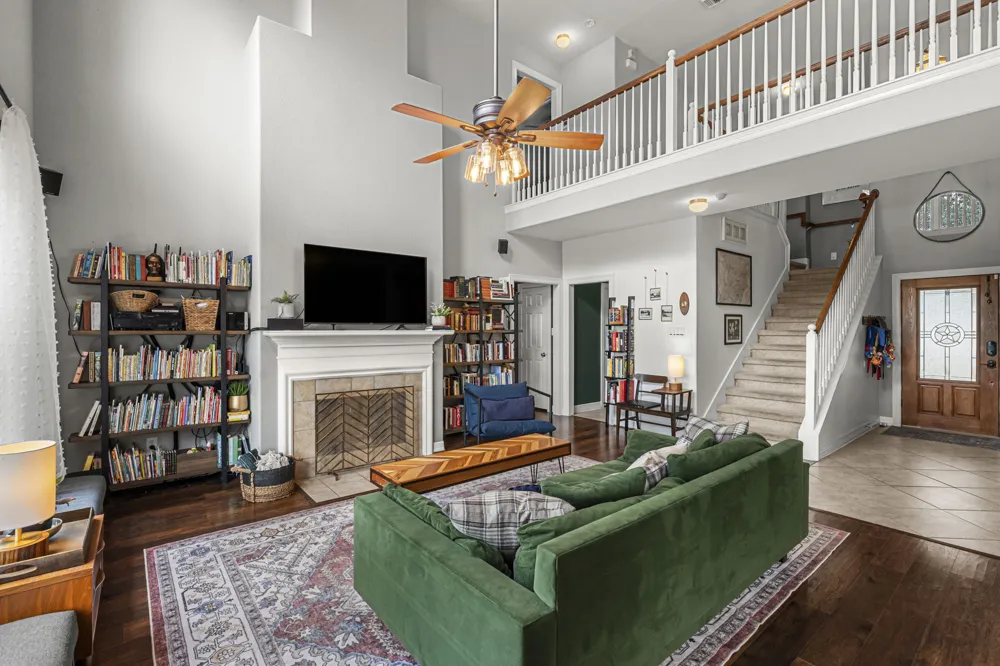 454 Fall Circle Kyle, TX 78640