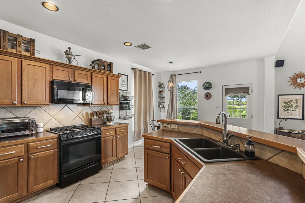 454 Fall Circle Kyle, TX 78640