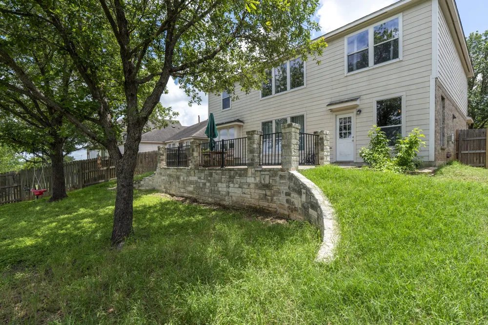 454 Fall Circle Kyle, TX 78640