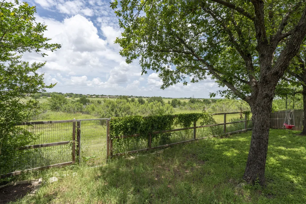 454 Fall Circle Kyle, TX 78640