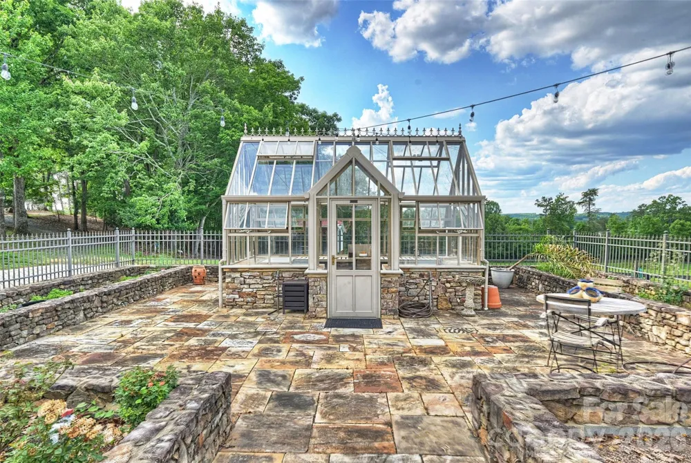 172 & 186 Tuckertown Road New London, NC 28127
