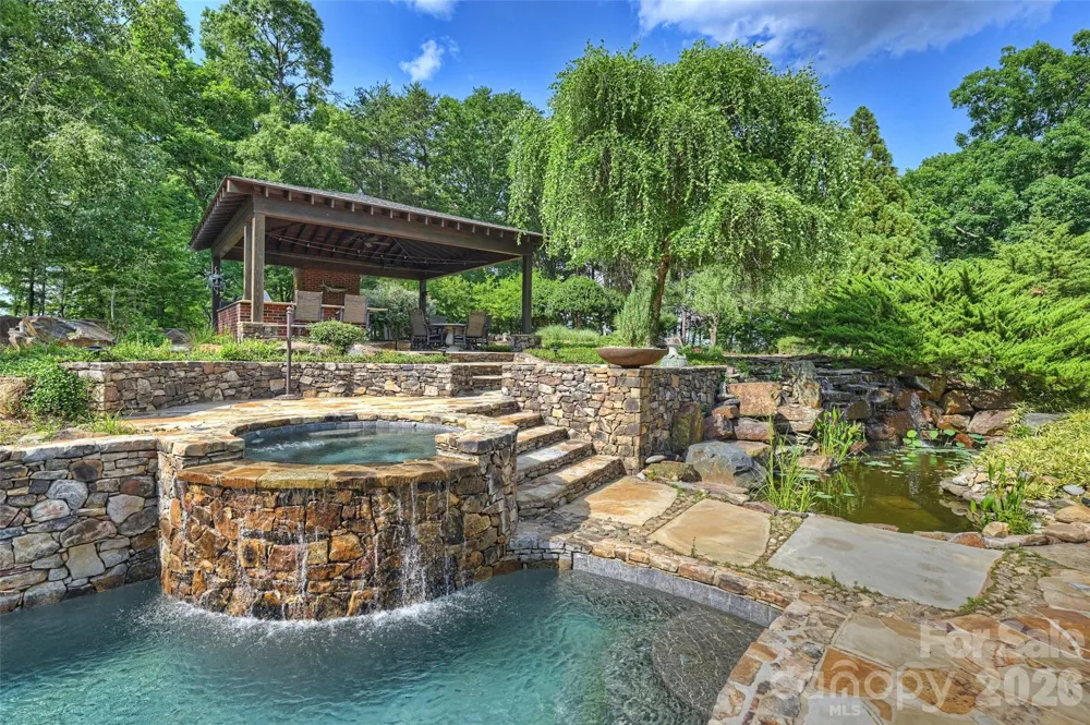 172 & 186 Tuckertown Road New London, NC 28127