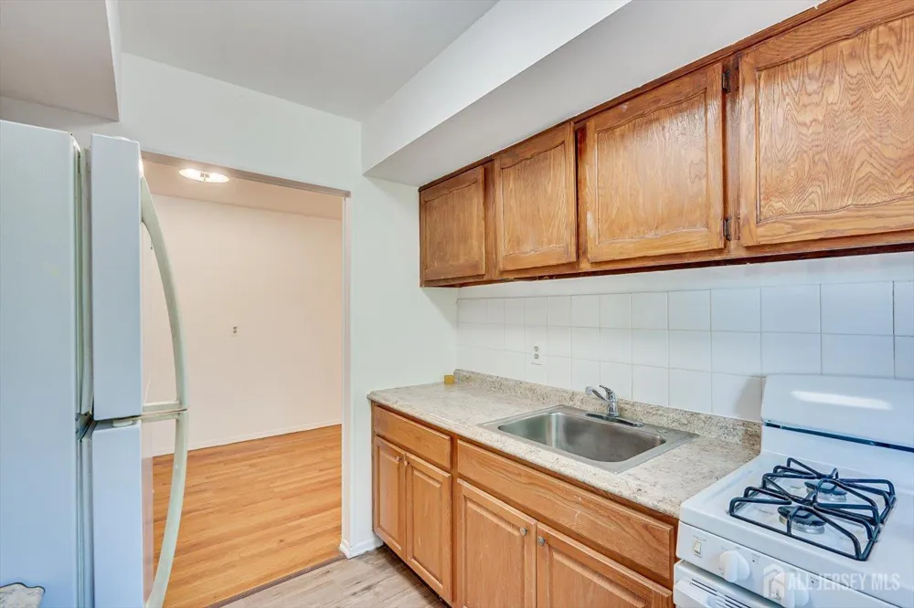 55 Gill Lane #28 Iselin, NJ 08830