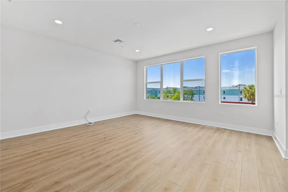 17 29TH STREET #Lot 8 St Petersburg, FL 33713