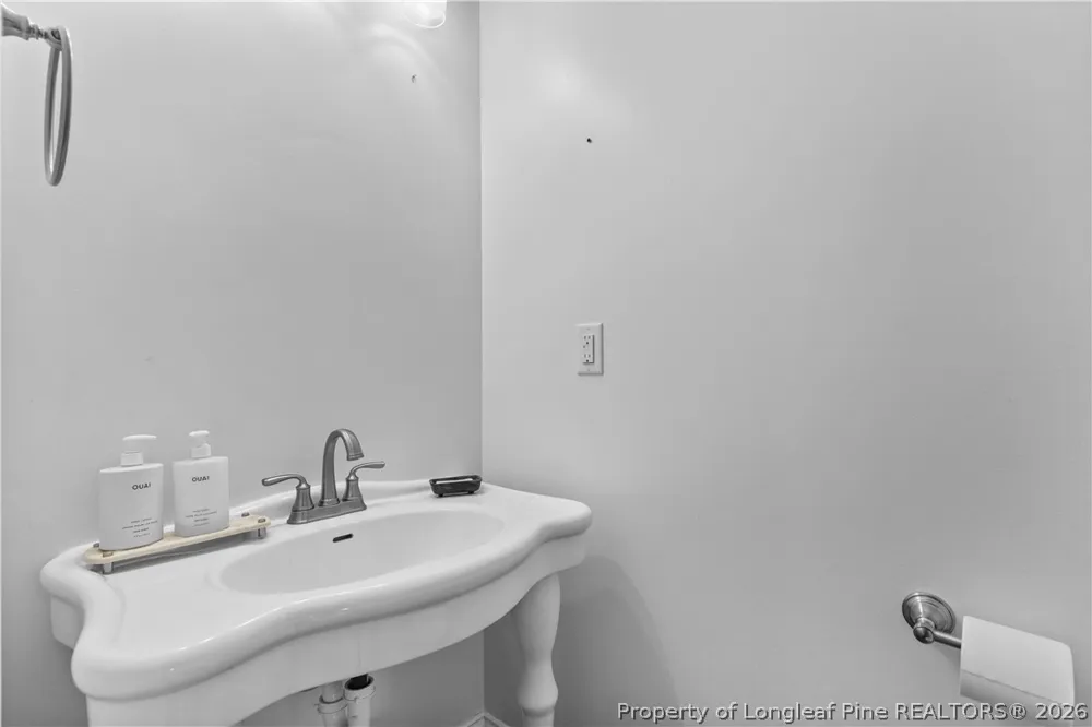 40 Hunter's Run Avenue Pembroke, NC 28372