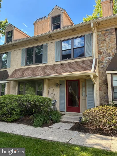 11 CHATEAU CIRCLE