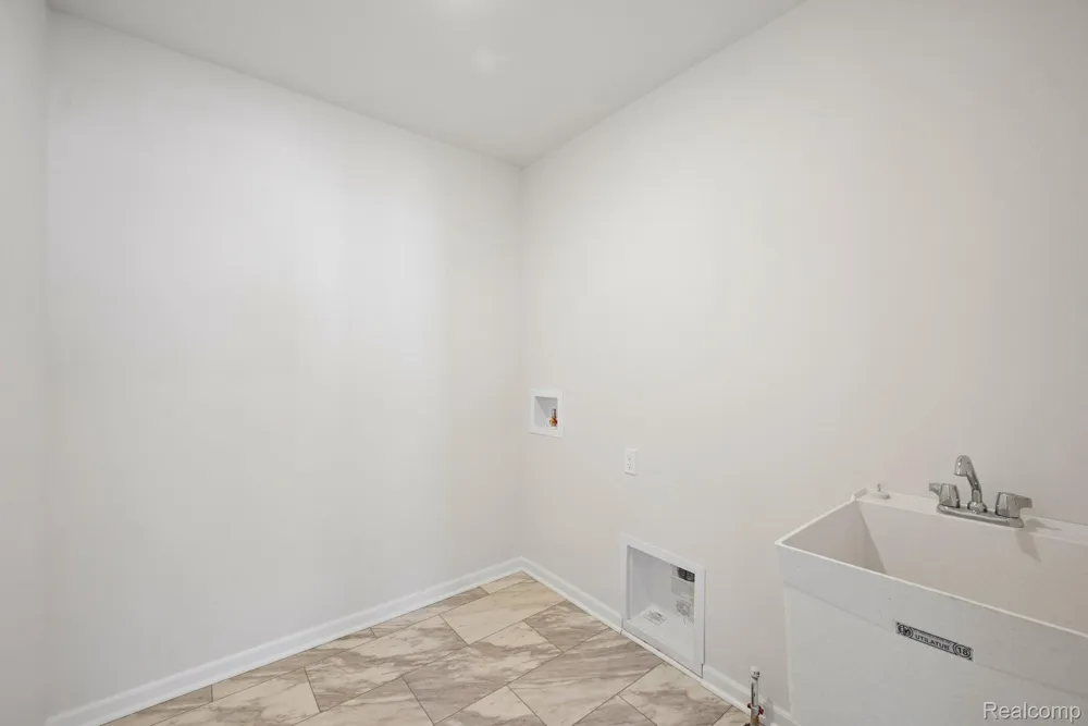 412 Hidden River W W Holly Township, MI 48442