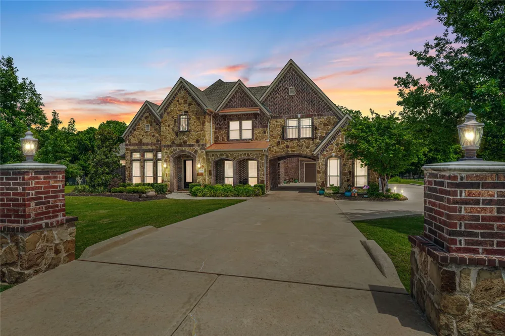 1615 Sara Cove Lucas, TX 75002