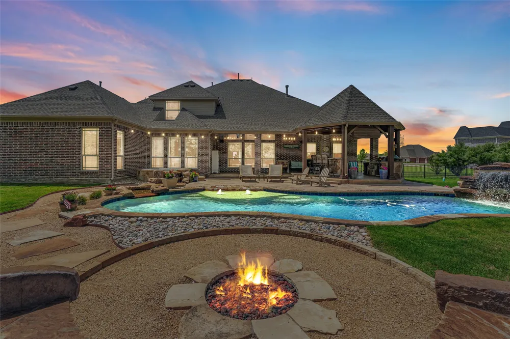 1615 Sara Cove Lucas, TX 75002