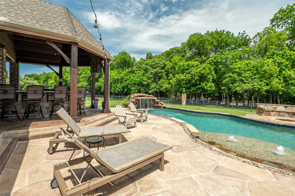 1615 Sara Cove Lucas, TX 75002