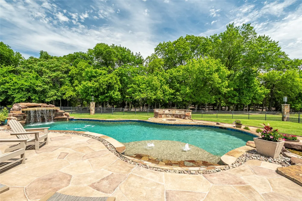 1615 Sara Cove Lucas, TX 75002