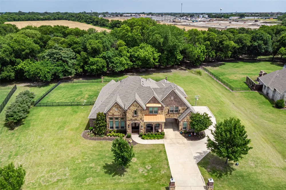 1615 Sara Cove Lucas, TX 75002