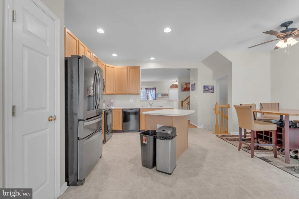 3 SADDLE LANE Sicklerville, NJ 08081