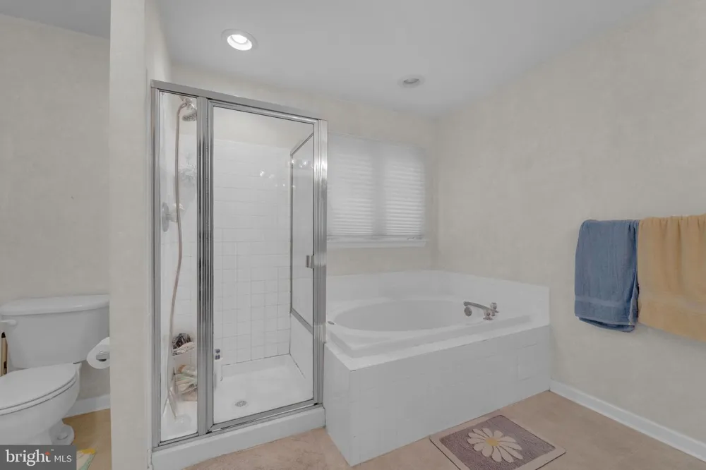 3 SADDLE LANE Sicklerville, NJ 08081