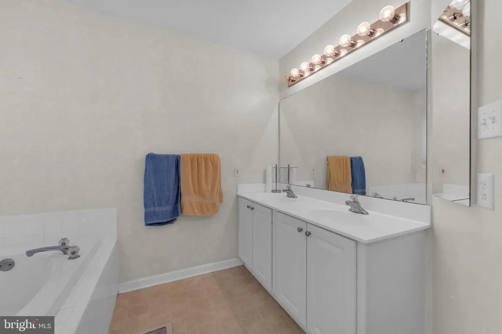 3 SADDLE LANE Sicklerville, NJ 08081