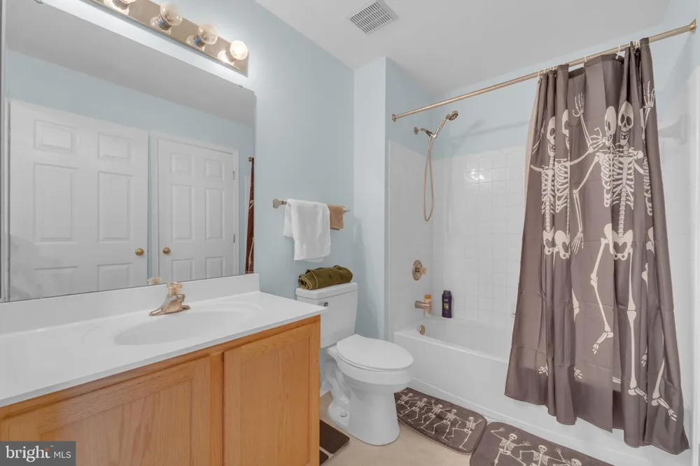 3 SADDLE LANE Sicklerville, NJ 08081