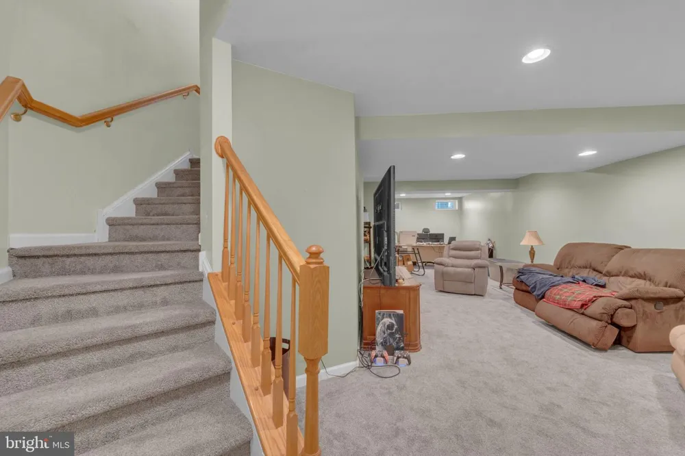 3 SADDLE LANE Sicklerville, NJ 08081
