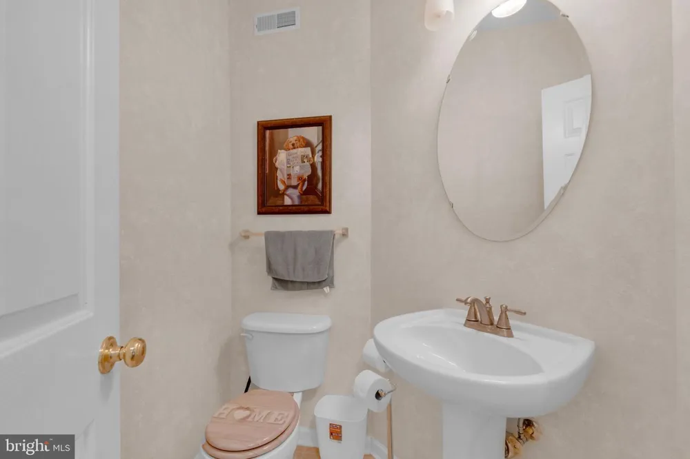 3 SADDLE LANE Sicklerville, NJ 08081