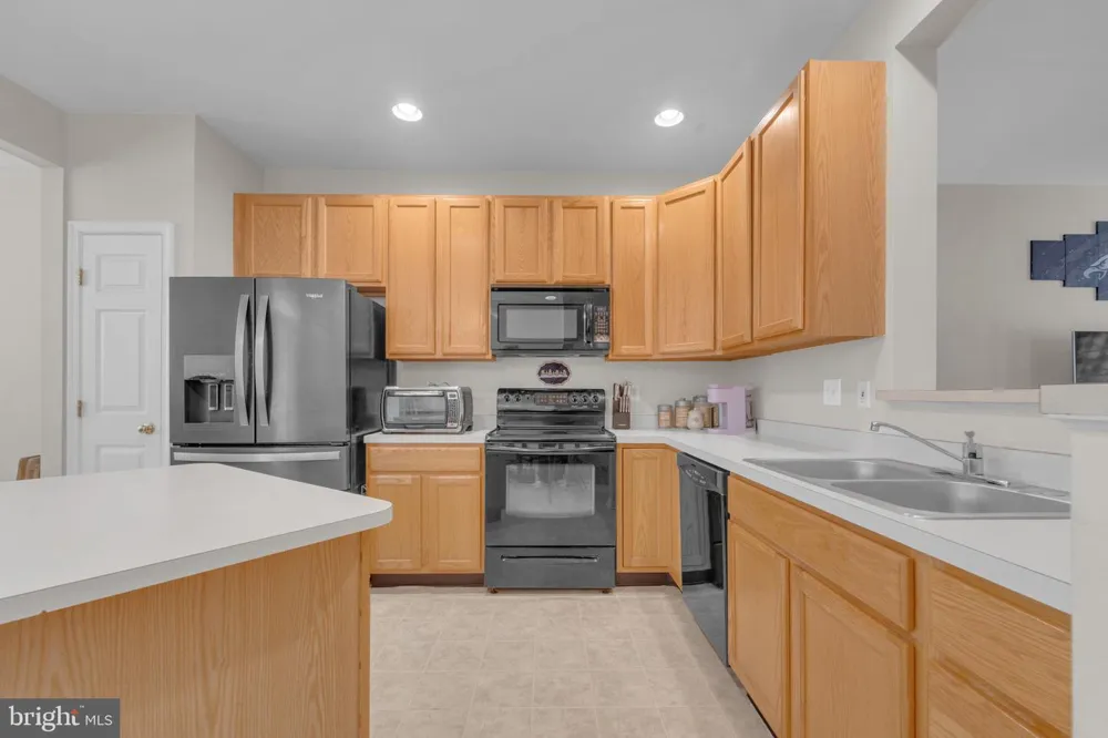 3 SADDLE LANE Sicklerville, NJ 08081