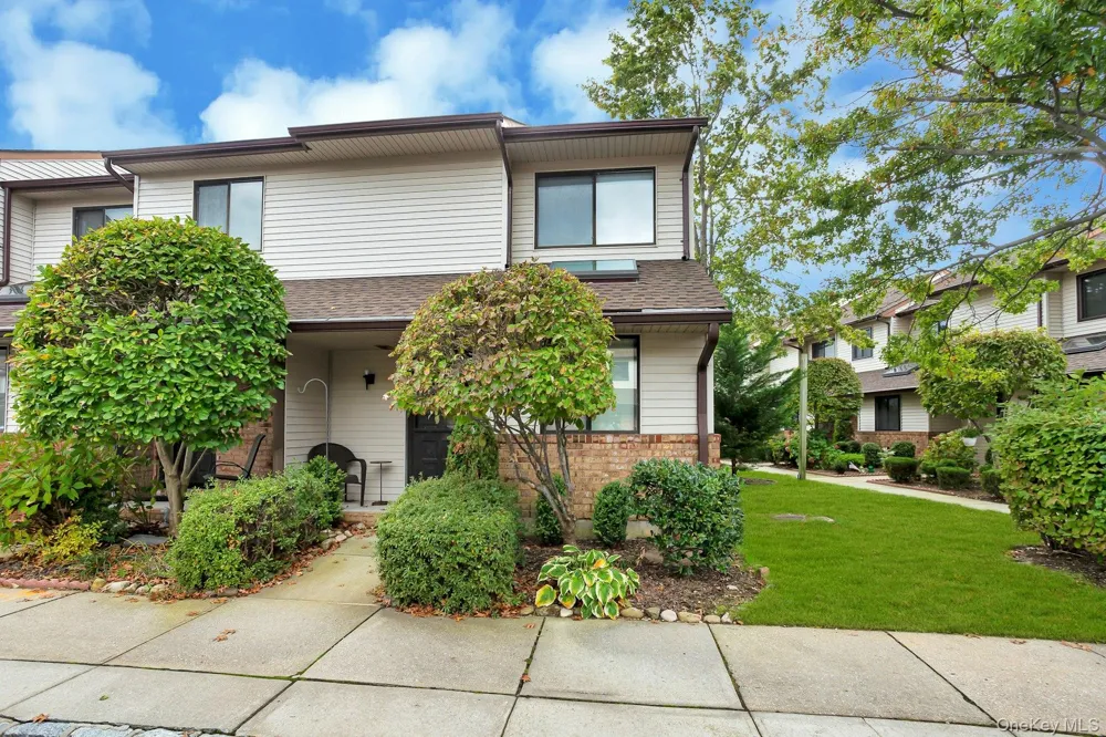 65 Cottonwood Court Wantagh, NY 11793