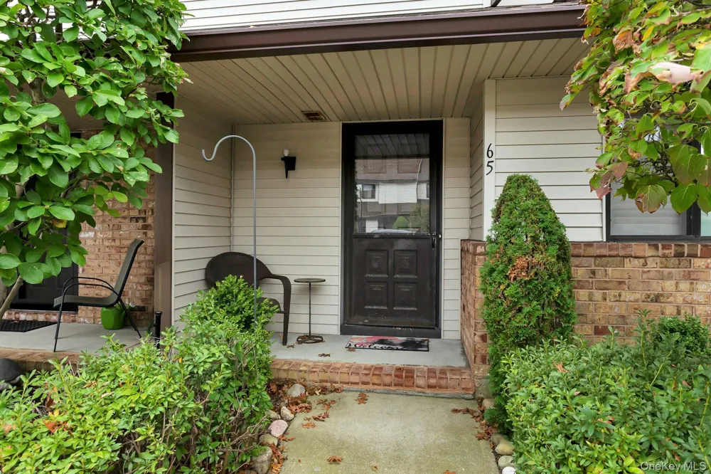 65 Cottonwood Court Wantagh, NY 11793