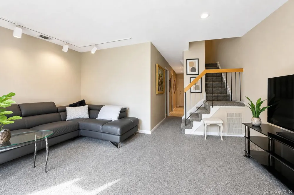 65 Cottonwood Court Wantagh, NY 11793