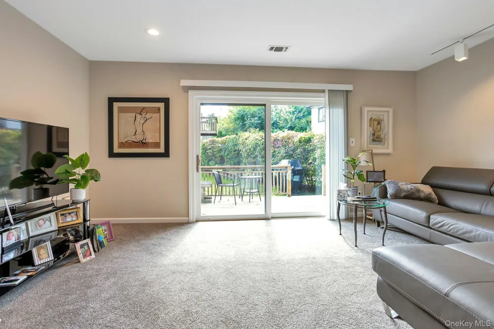 65 Cottonwood Court Wantagh, NY 11793