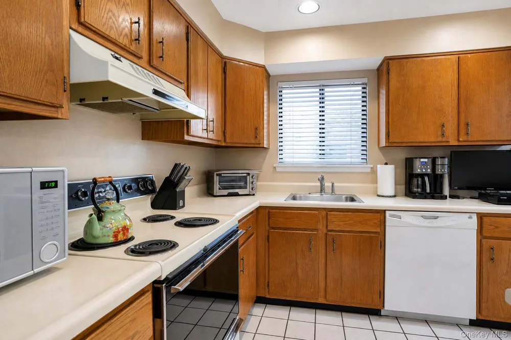65 Cottonwood Court Wantagh, NY 11793