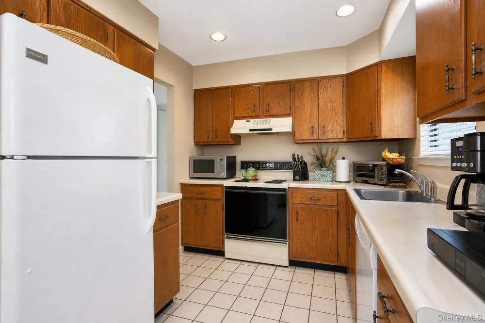 65 Cottonwood Court Wantagh, NY 11793