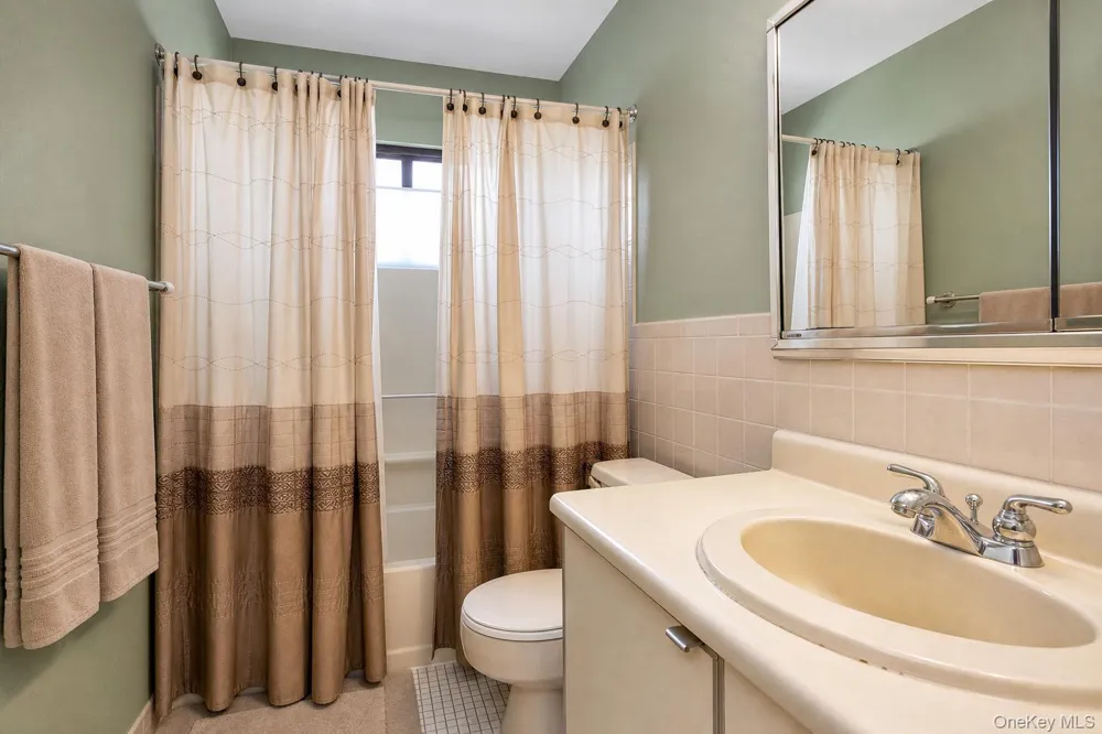 65 Cottonwood Court Wantagh, NY 11793