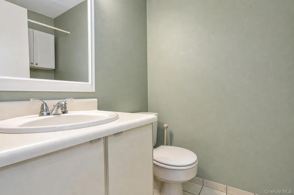 65 Cottonwood Court Wantagh, NY 11793