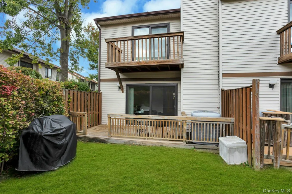 65 Cottonwood Court Wantagh, NY 11793