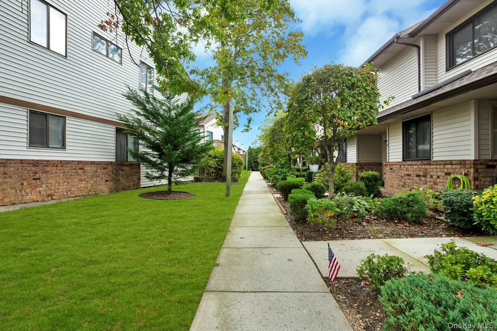 65 Cottonwood Court Wantagh, NY 11793