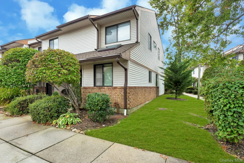 65 Cottonwood Court Wantagh, NY 11793