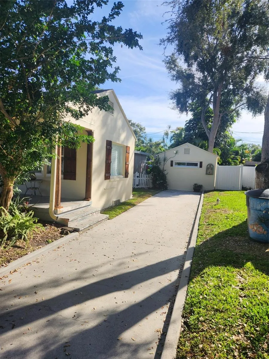 734 37TH AVENUE St Petersburg, FL 33704