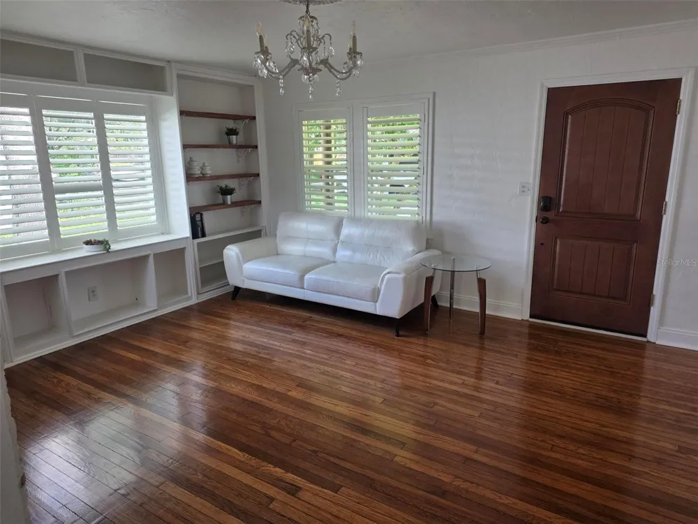 734 37TH AVENUE St Petersburg, FL 33704