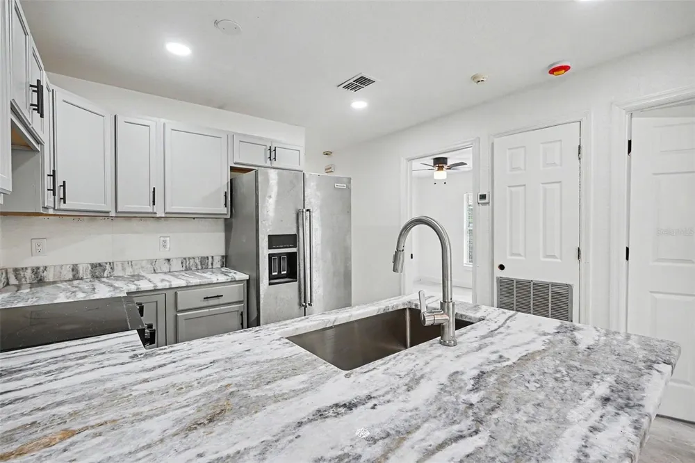 1128 NEVILLE AVENUE Lakeland, FL 33805