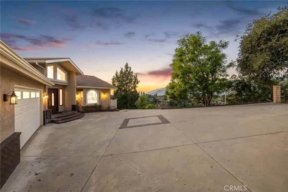 705 Beaverbrook Glendora, CA 91740